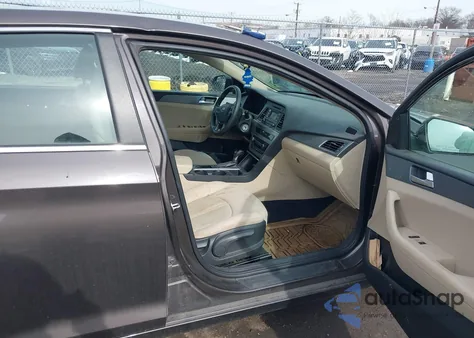 2017 Hyundai Sonata z USA, uszkodzony, nr VIN 5NPE24AF2HH559140